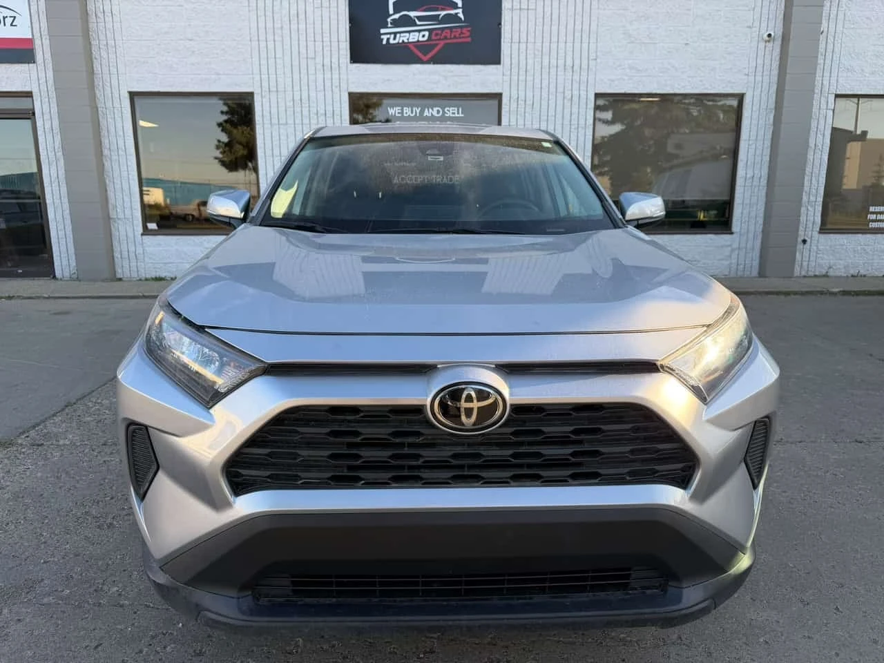 Toyota Rav4 * LE * АВТОКРЕДИТ * ГЛАВНО ПРЕДСТАВИТЕЛСТВО, снимка 3 - Автомобили и джипове - 56179789