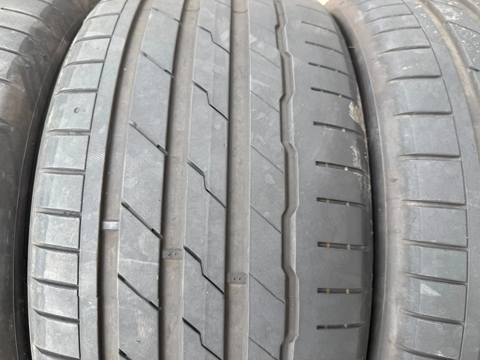 Гуми Летни 255/40R19, снимка 6 - Гуми и джанти - 53987809