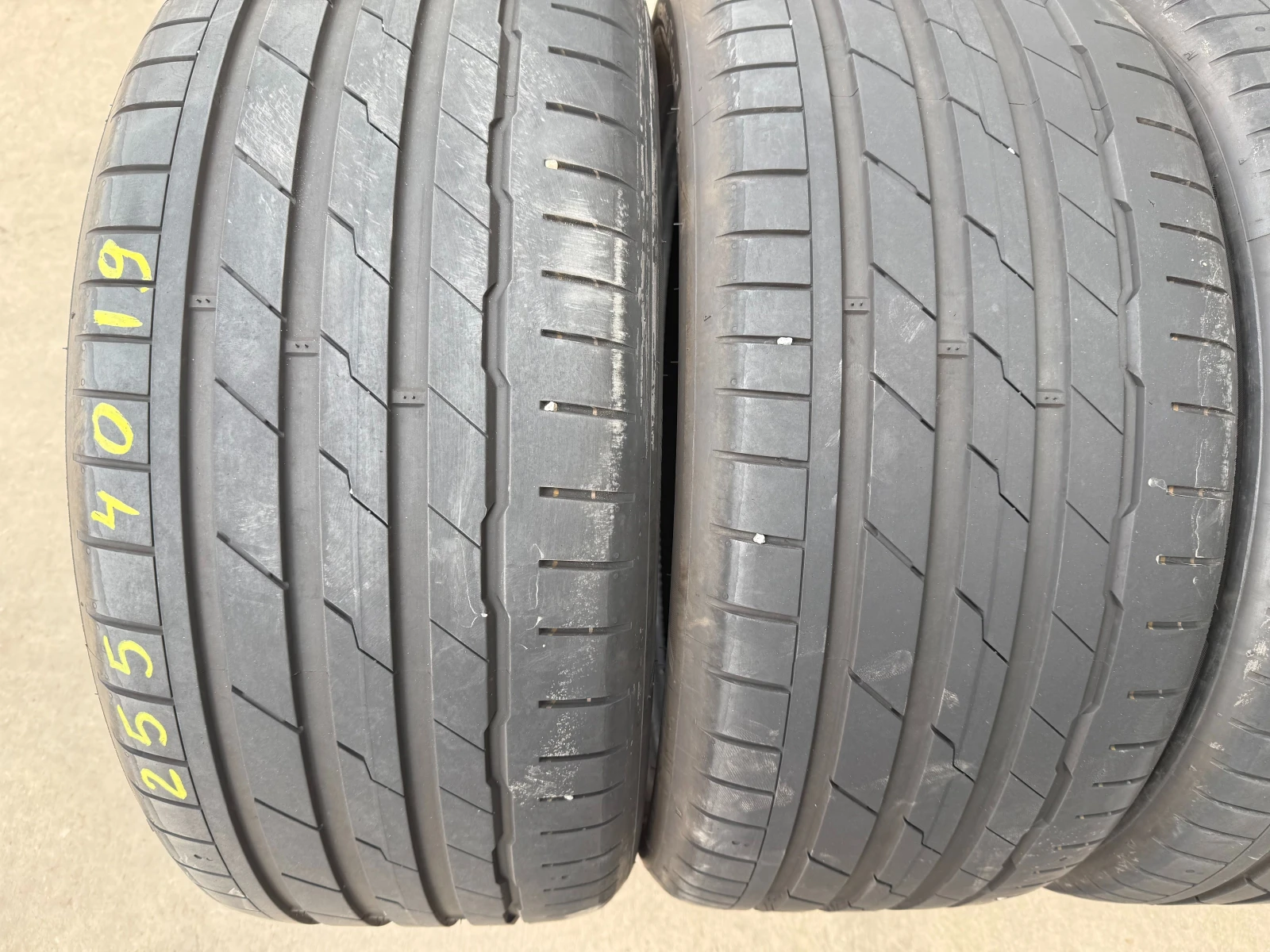 Гуми Летни 255/40R19, снимка 2 - Гуми и джанти - 53987809