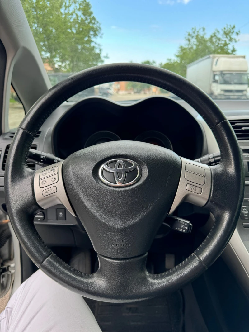 Toyota Auris 2.0-D4D, снимка 7 - Автомобили и джипове - 47316816