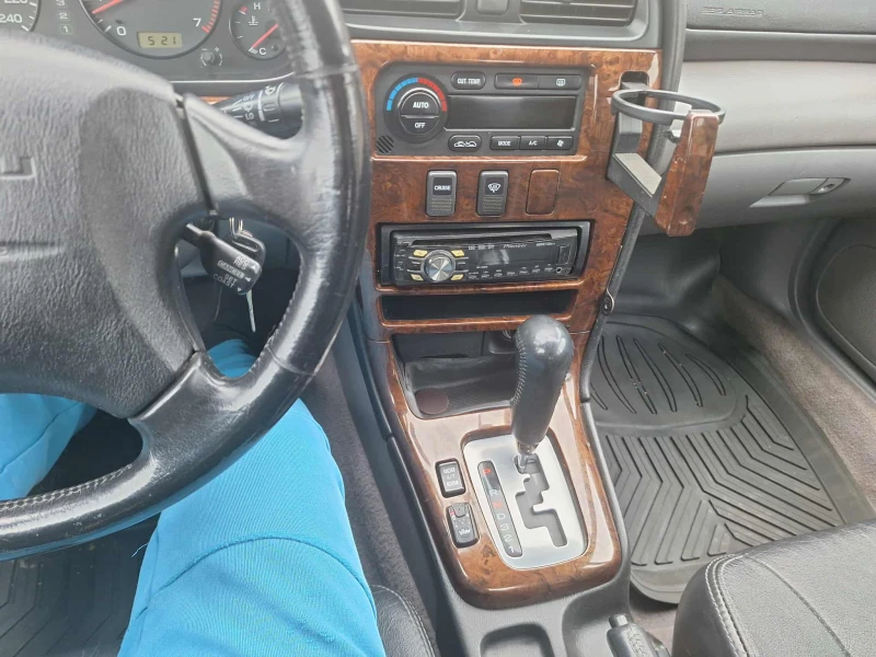 Subaru Legacy 2.5 Gas 4x4, снимка 9 - Автомобили и джипове - 52079324