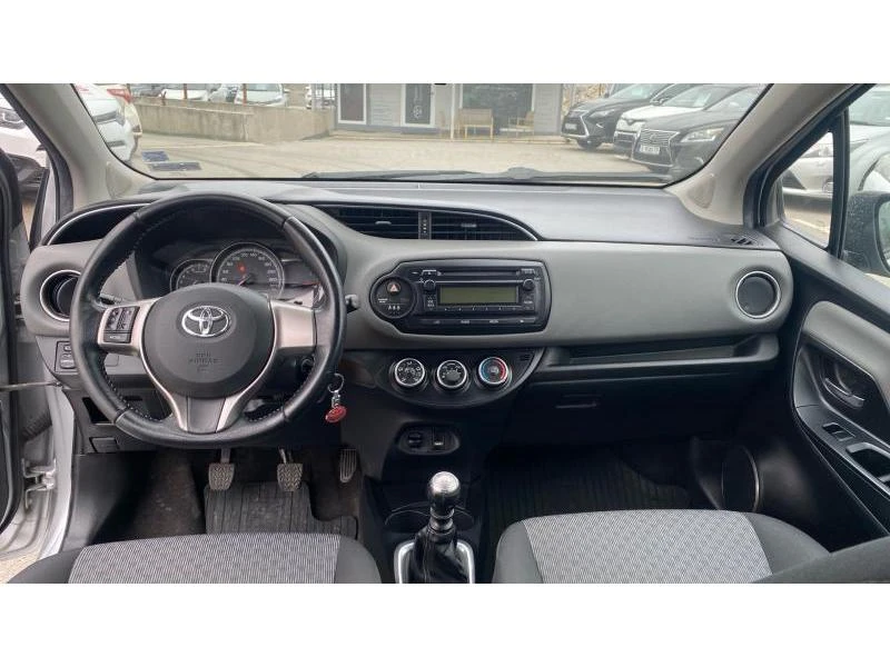 Toyota Yaris 1.3 VVT-i MT - изображение 8