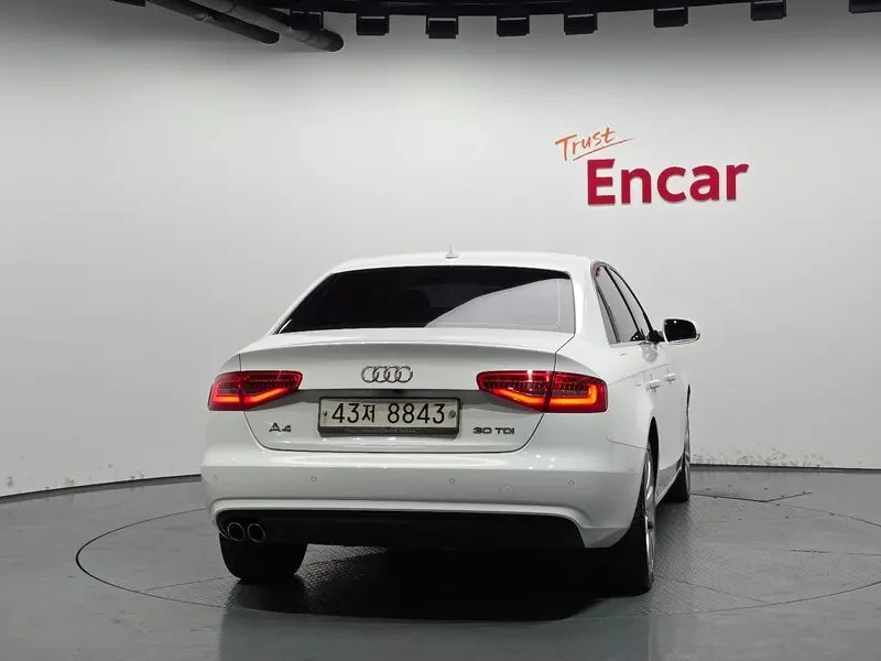 Audi A4 30TDI , снимка 4 - Автомобили и джипове - 56325197