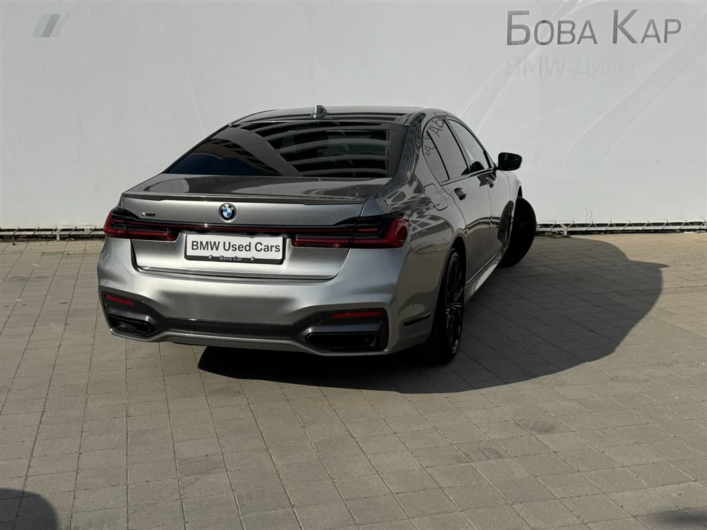 BMW 740 xDrive Sedan - изображение 2