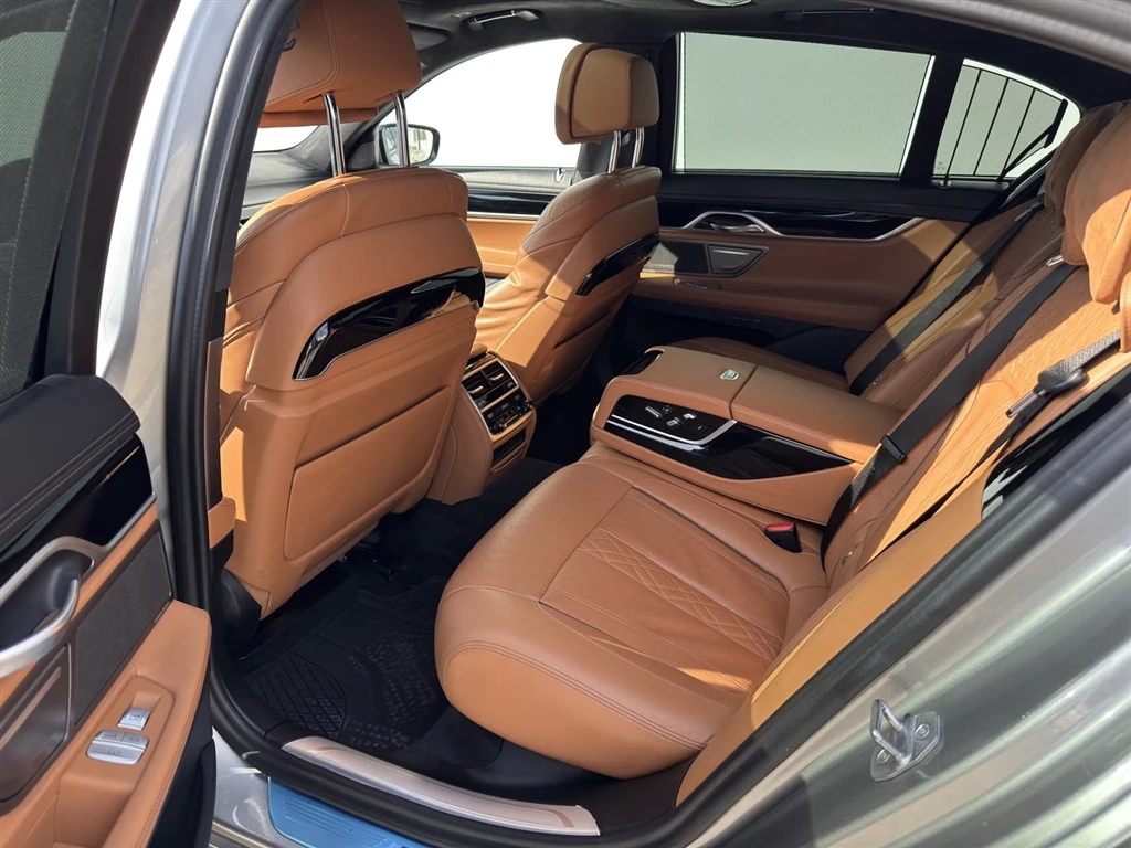 BMW 740 xDrive Sedan - изображение 9