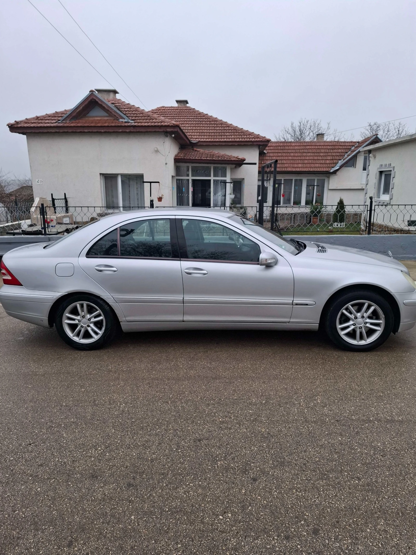 Mercedes-Benz C 200  - изображение 2