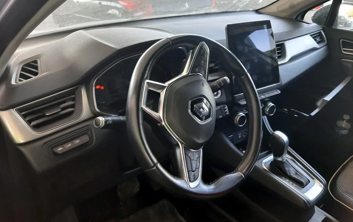 Renault Captur 1.3TCE DIGITAL AUTOMATIC - изображение 9