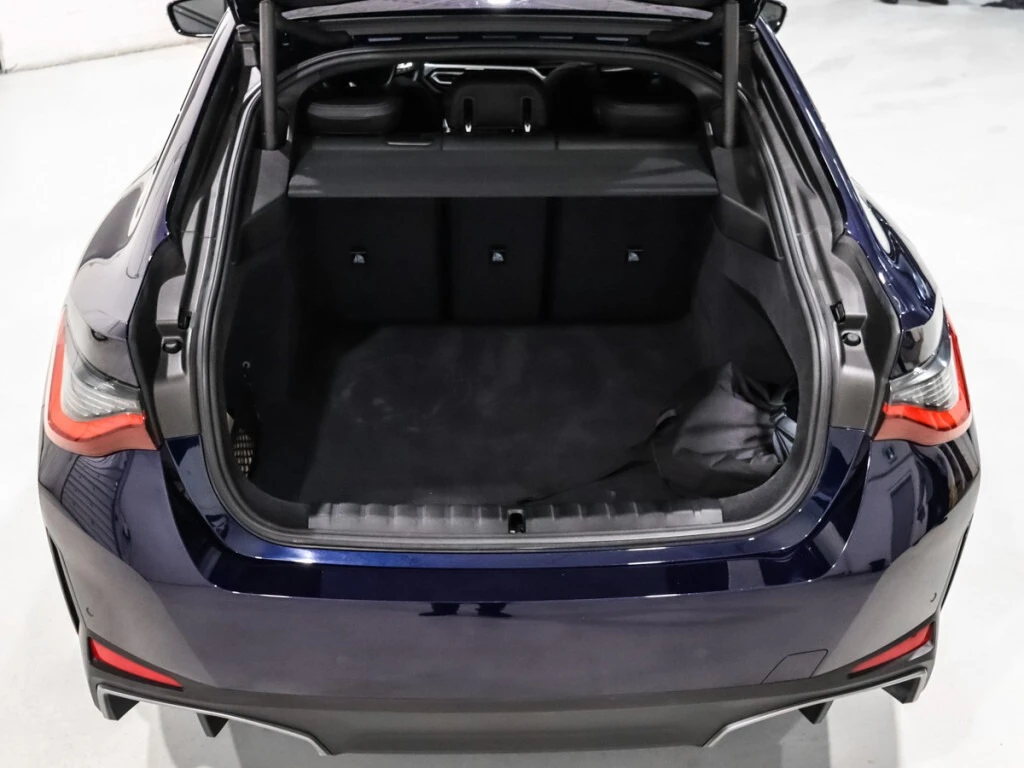 BMW i4 eDrive35 С РЕГИСТРАЦИЯ & АВТО КРЕДИТ, снимка 4 - Автомобили и джипове - 53801412