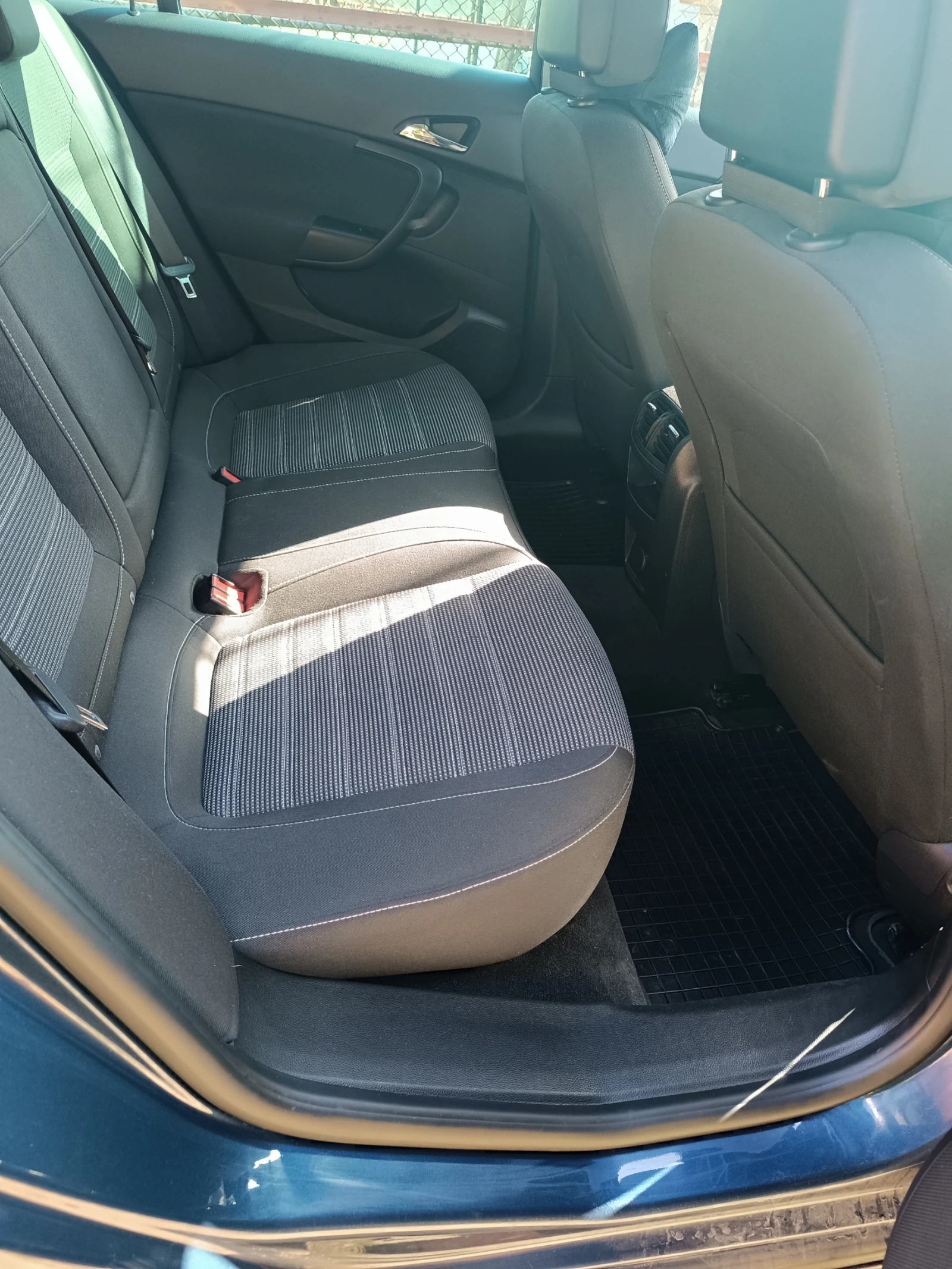 Opel Insignia CDTI, снимка 3 - Автомобили и джипове - 53844059