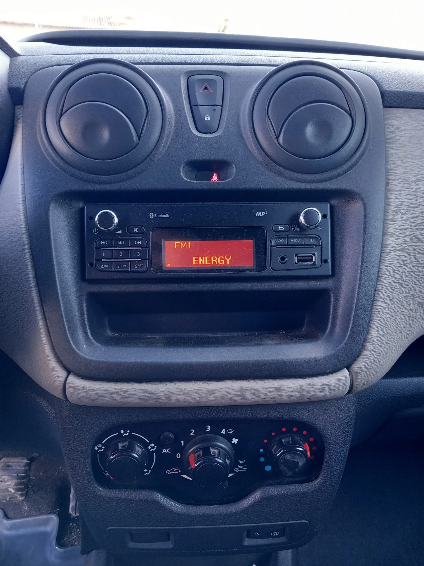 Dacia Dokker, снимка 9 - Автомобили и джипове - 53903550