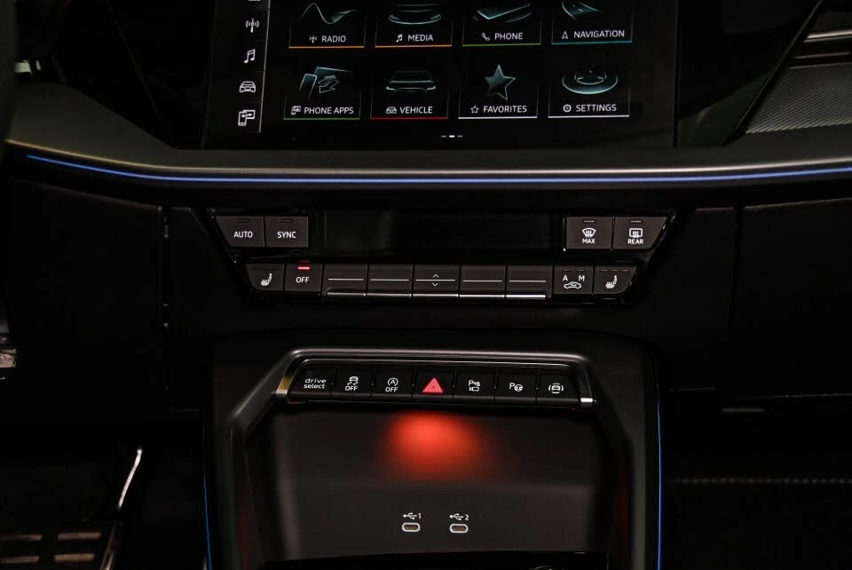 Audi S3 2.0T quattro Progressiv* АвтоКредит* (Цена до БГ) , снимка 11 - Автомобили и джипове - 53976727