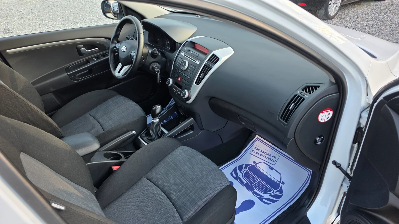 Kia Ceed 1.6 CRDI, снимка 10 - Автомобили и джипове - 54142229