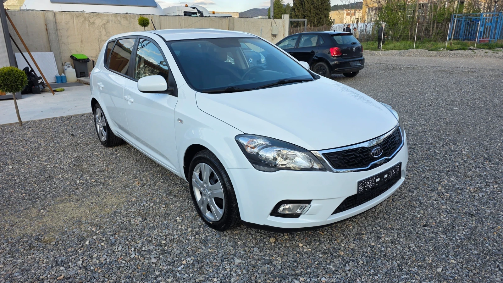 Kia Ceed 1.6 CRDI, снимка 3 - Автомобили и джипове - 54142229