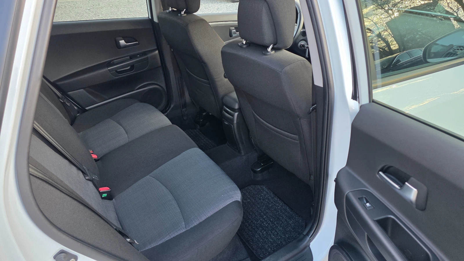 Kia Ceed 1.6 CRDI, снимка 11 - Автомобили и джипове - 54142229