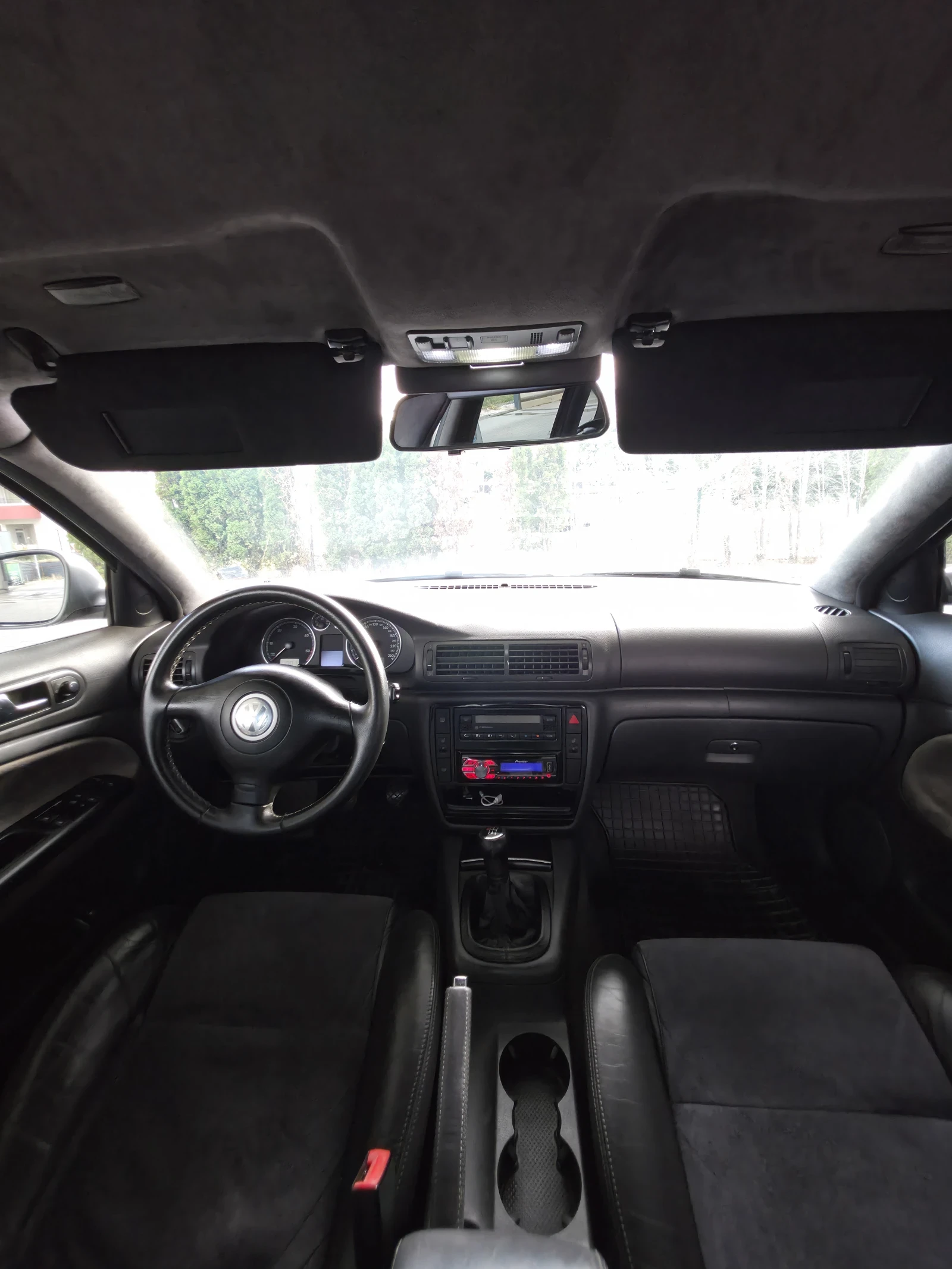 VW Passat 1.9 TDI, снимка 12 - Автомобили и джипове - 55267744