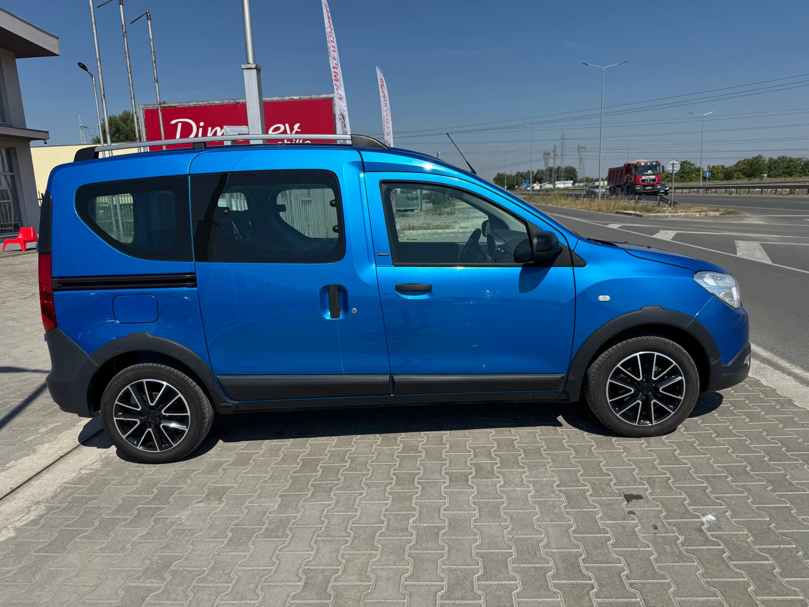 Dacia Dokker 1.6 i STEPWAY, снимка 4 - Автомобили и джипове - 55740393