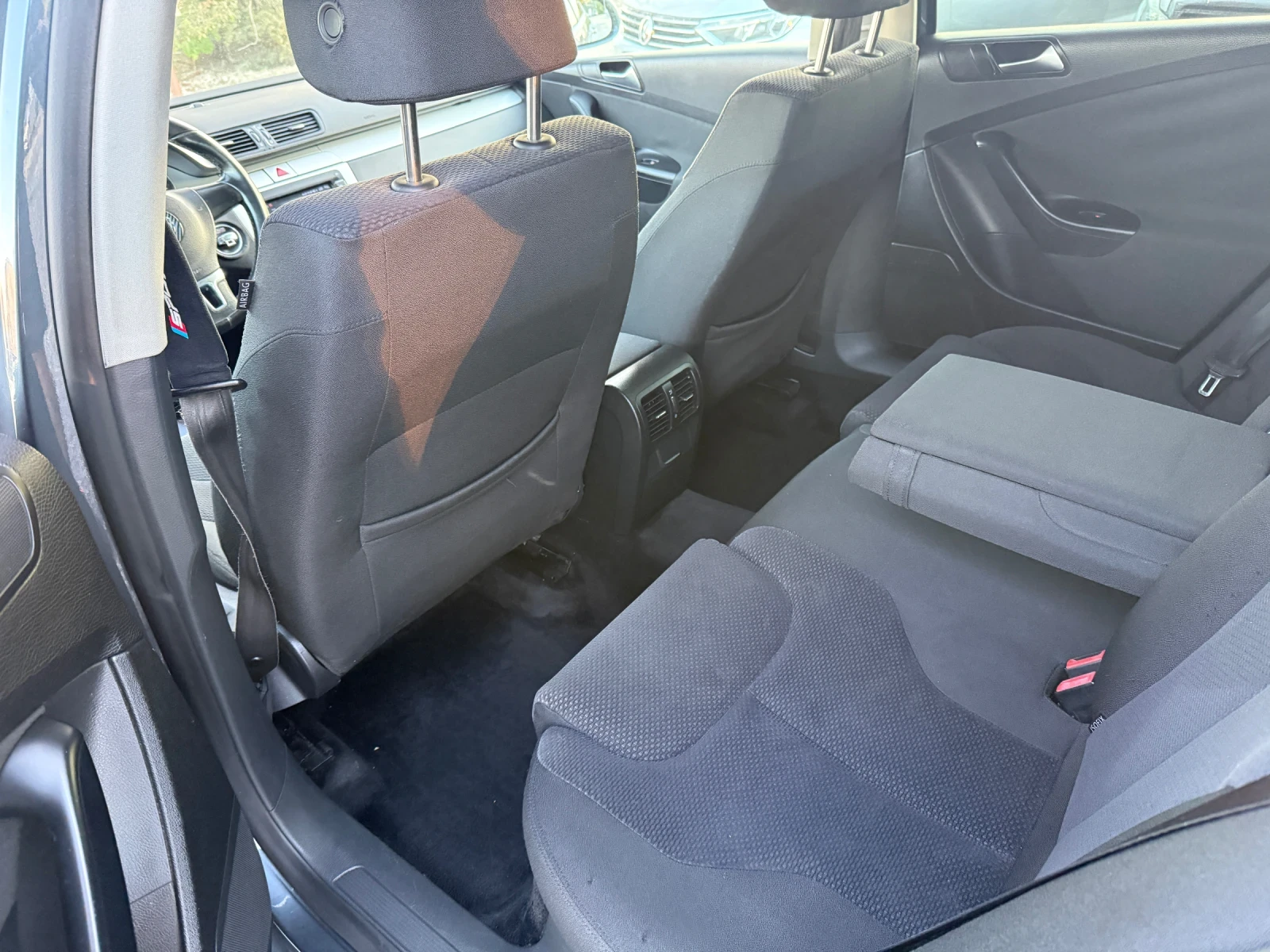 VW Passat 1.6 TDi / 105 к.с / Facelift, снимка 10 - Автомобили и джипове - 55792645