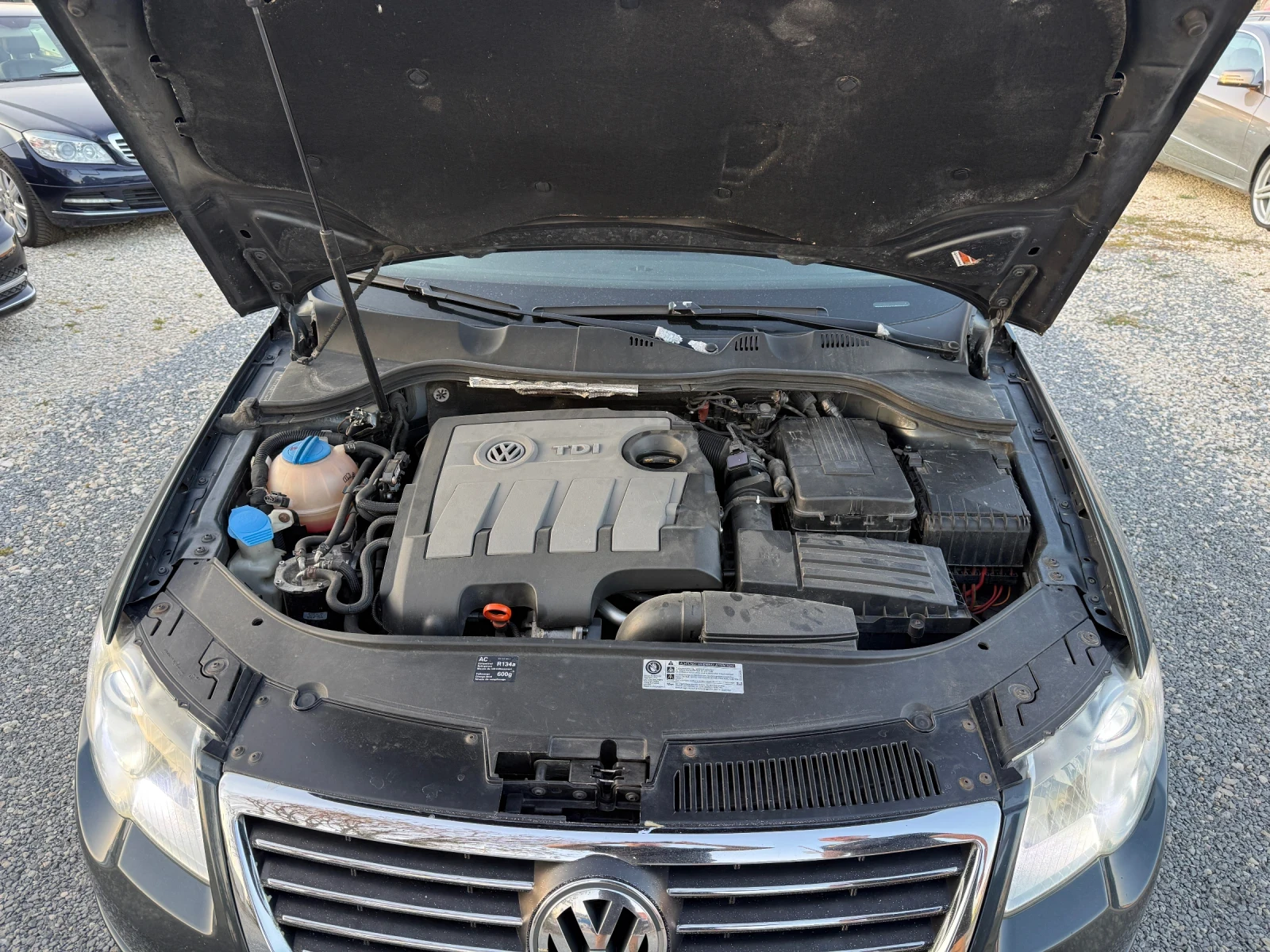 VW Passat 1.6 TDi / 105 к.с / Facelift, снимка 14 - Автомобили и джипове - 55792645