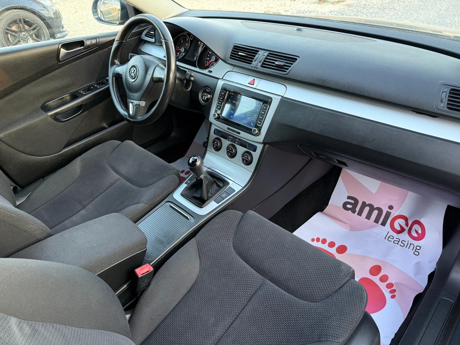 VW Passat 1.6 TDi / 105 к.с / Facelift, снимка 7 - Автомобили и джипове - 55792645