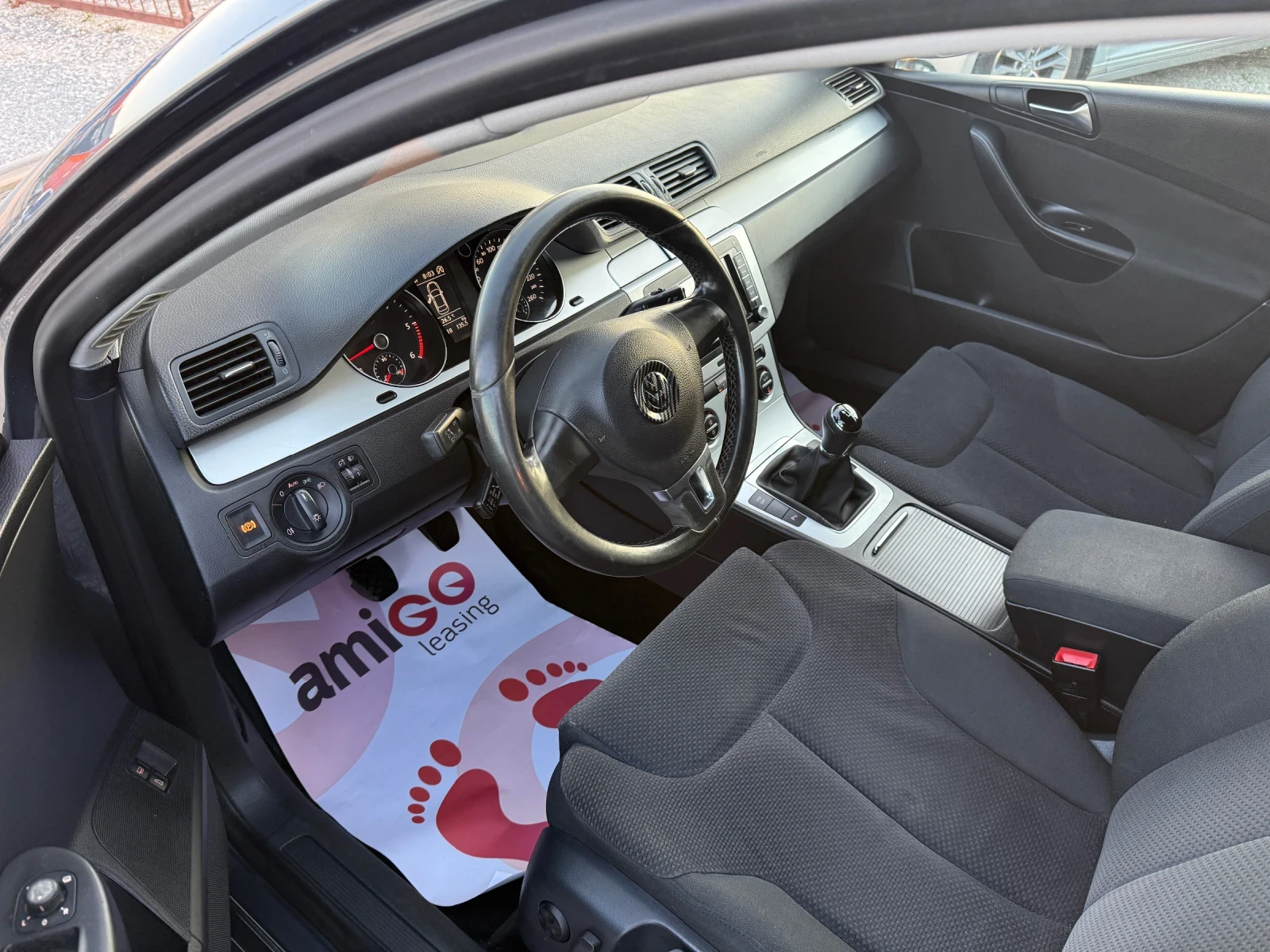VW Passat 1.6 TDi / 105 к.с / Facelift, снимка 6 - Автомобили и джипове - 55792645