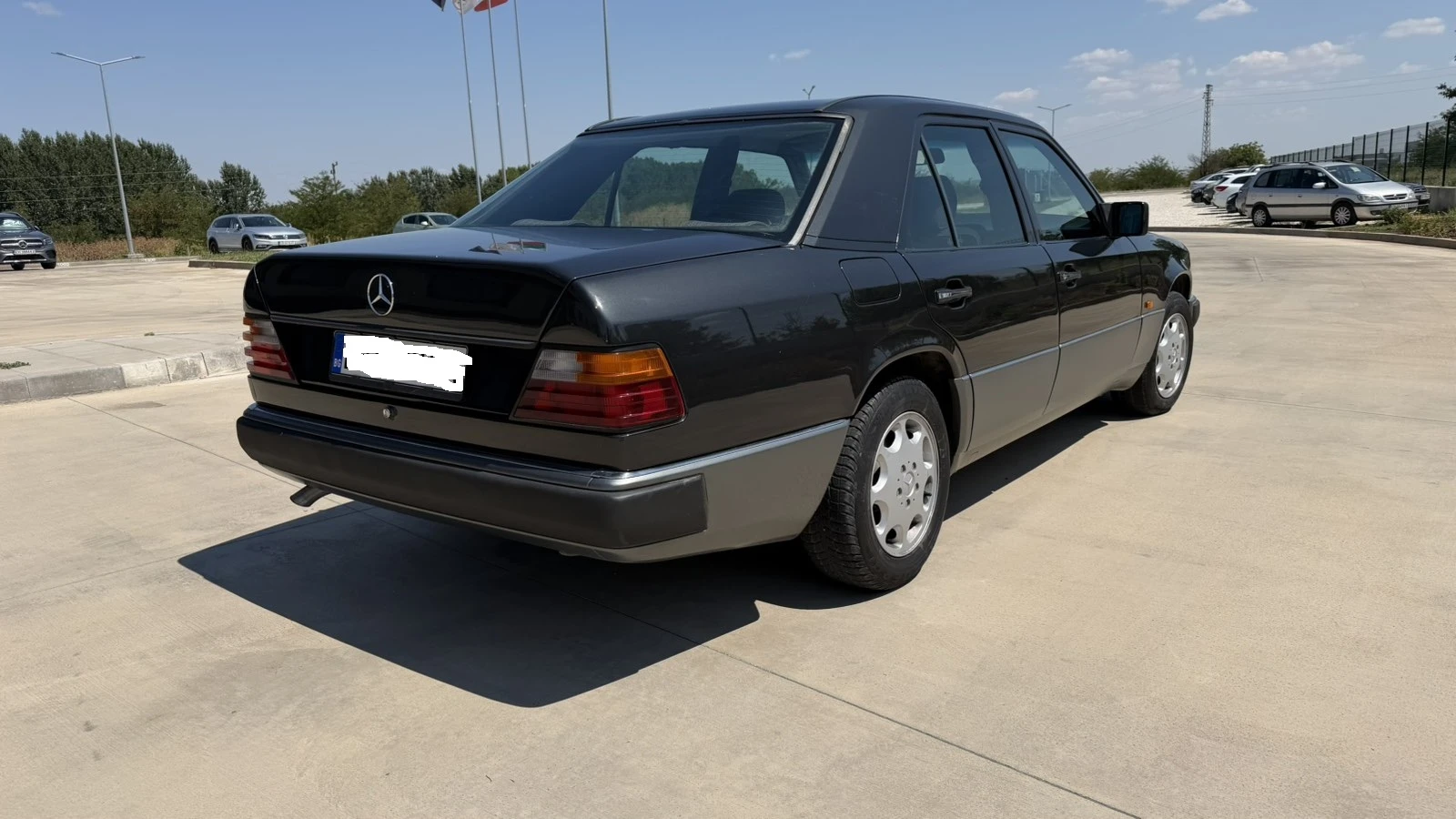 Mercedes-Benz E 200, снимка 2 - Автомобили и джипове - 55836679