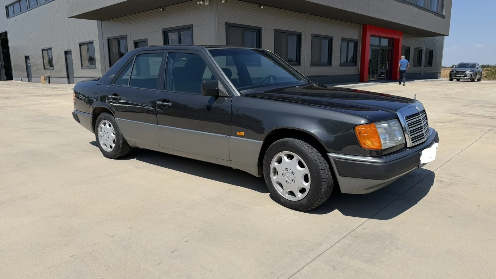 Mercedes-Benz E 200, снимка 8 - Автомобили и джипове - 55836679
