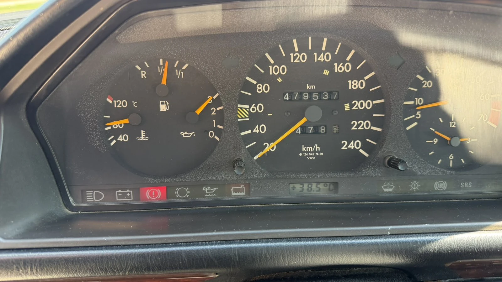 Mercedes-Benz E 200, снимка 11 - Автомобили и джипове - 55836679