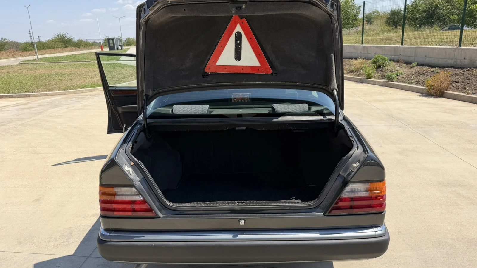 Mercedes-Benz E 200, снимка 13 - Автомобили и джипове - 55836679