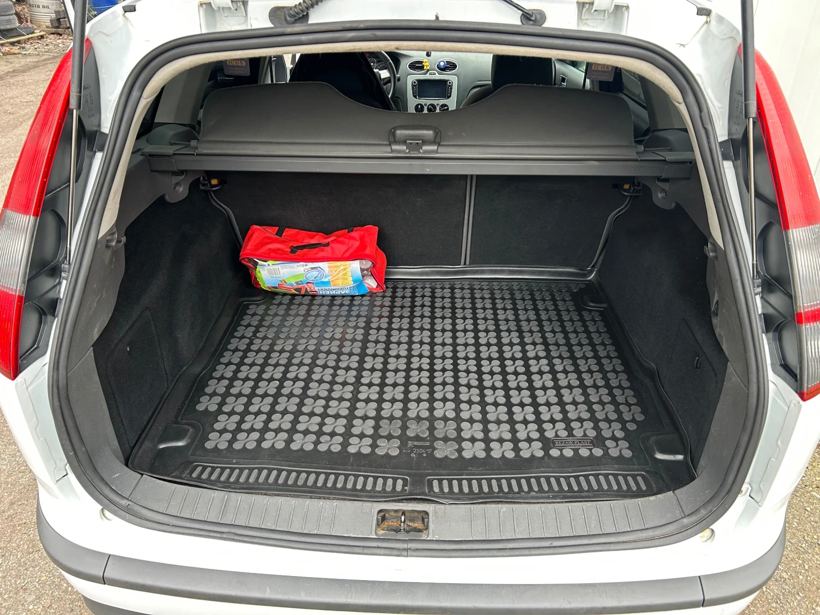 Ford Focus 1.8, снимка 9 - Автомобили и джипове - 55961736