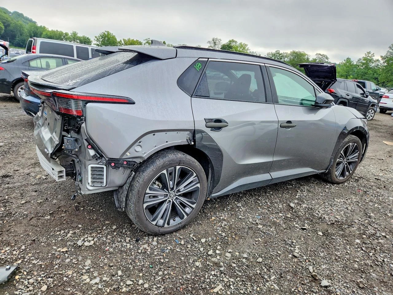 Toyota bZ4X, снимка 3 - Автомобили и джипове - 56613753