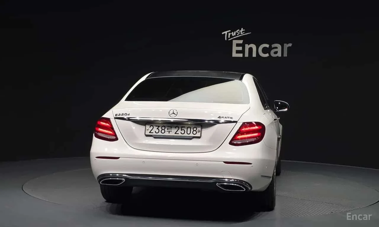 Mercedes-Benz E 220 * E220d Exclusive * ЦЕНА ДО БГ, снимка 4 - Автомобили и джипове - 56680748