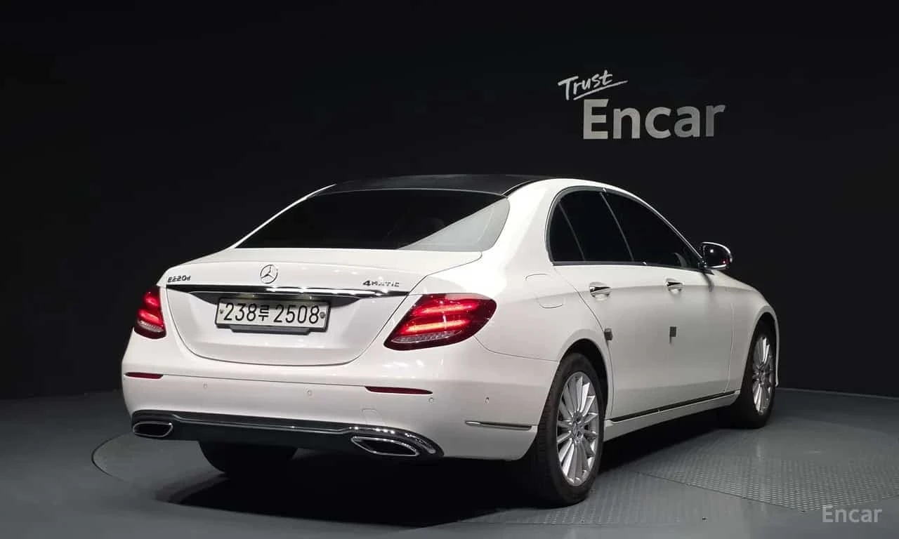 Mercedes-Benz E 220 * E220d Exclusive * ЦЕНА ДО БГ, снимка 2 - Автомобили и джипове - 56680748