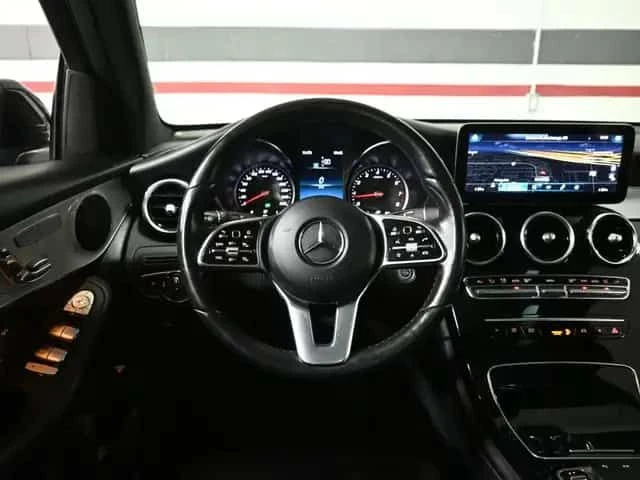 Mercedes-Benz GLC 300 * 4MATIC * 360  * KEYLESS * PANO * CARFAX, снимка 12 - Автомобили и джипове - 53535982