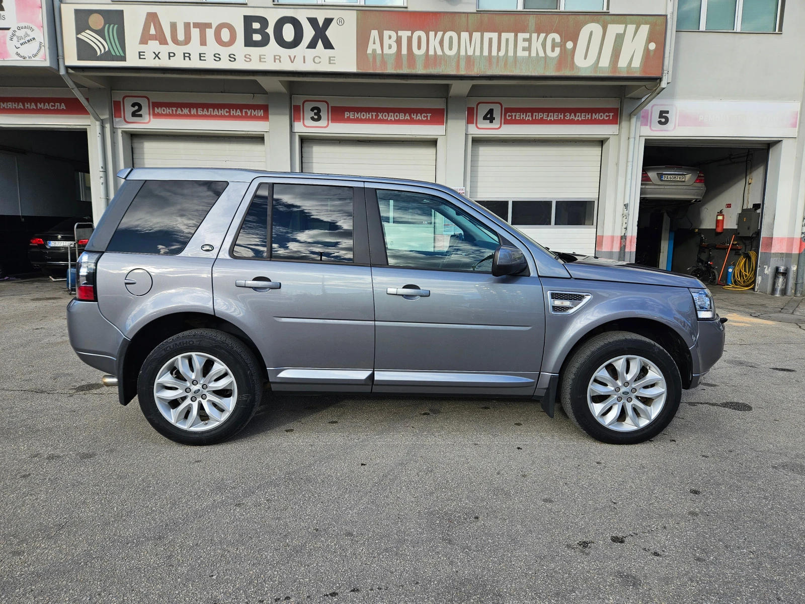 Land Rover Freelander 2.0i-AT-(240hp)-4x4-LR2 - изображение 6