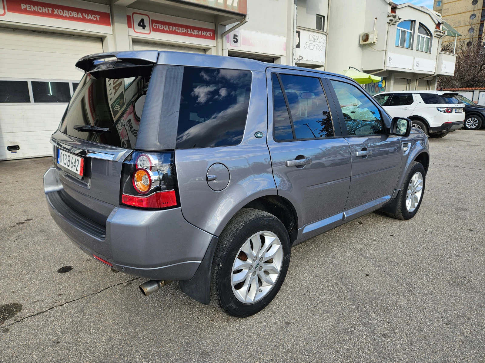 Land Rover Freelander 2.0i-AT-(240hp)-4x4-LR2 - изображение 5