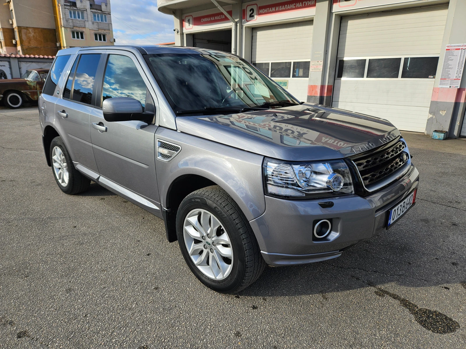 Land Rover Freelander 2.0i-AT-(240hp)-4x4-LR2 - изображение 7