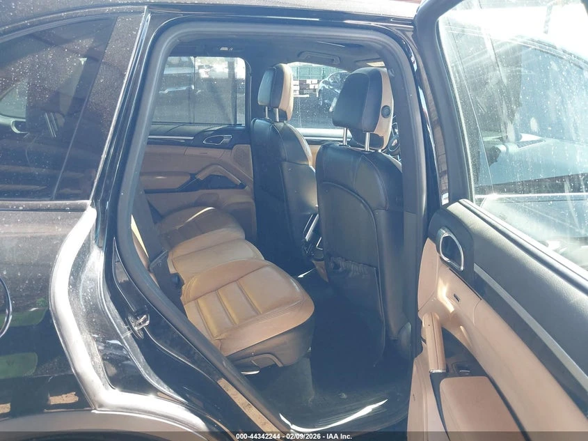 Porsche Cayenne 3.0l E-Hybrid S, снимка 8 - Автомобили и джипове - 53932702