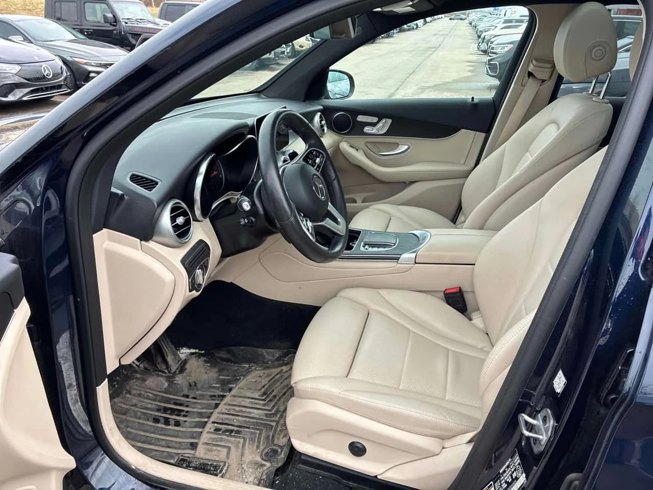 Mercedes-Benz GLC 300 ПАНОРАМА/ПРЕДСТАВИТЕЛСТВО НА MERCEDES, снимка 7 - Автомобили и джипове - 54061956