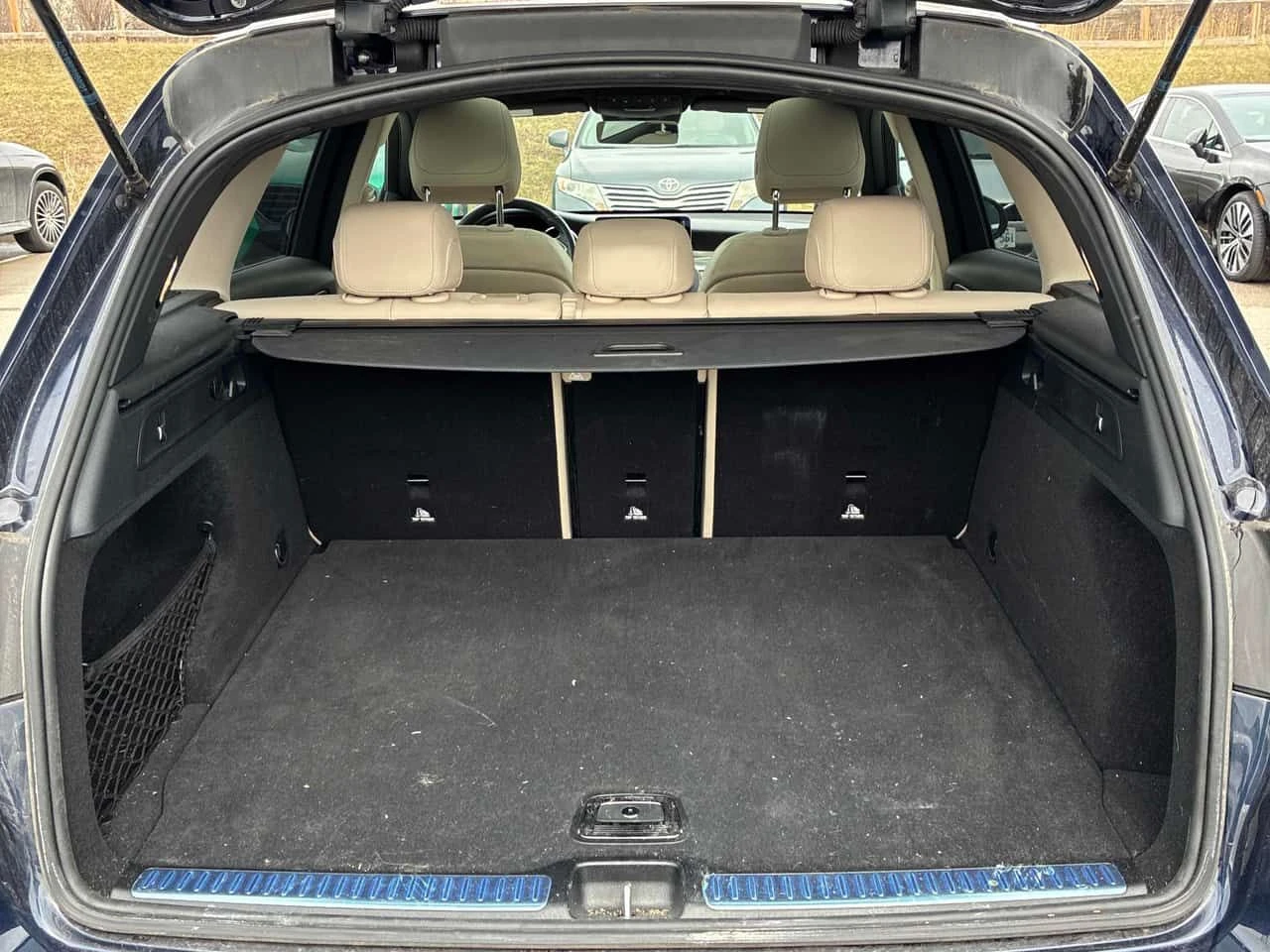 Mercedes-Benz GLC 300 ПАНОРАМА/ПРЕДСТАВИТЕЛСТВО НА MERCEDES, снимка 15 - Автомобили и джипове - 54061956