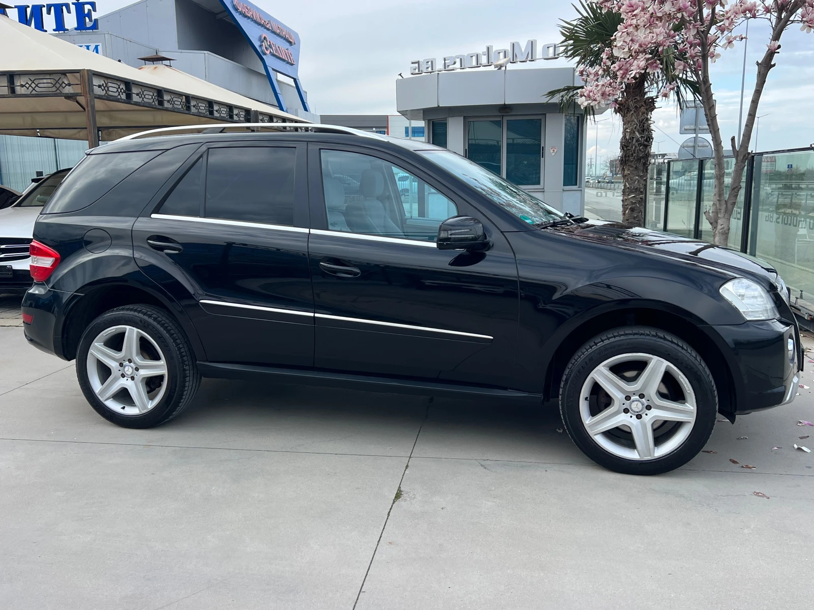 Mercedes-Benz ML 350 CDI, 4-MATIC, AMG LINE, FACELIFT!, снимка 4 - Автомобили и джипове - 54070344