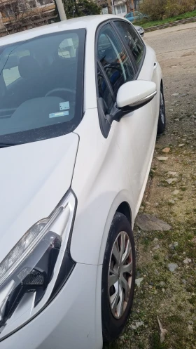 Peugeot 208 Седан , снимка 2