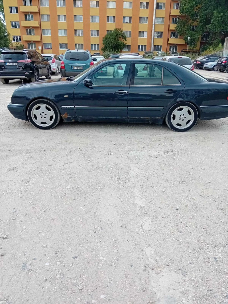 Mercedes-Benz E 290, снимка 2 - Автомобили и джипове - 51515877