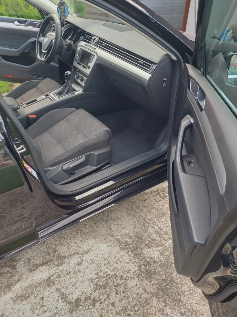 VW Passat, снимка 12 - Автомобили и джипове - 52441372