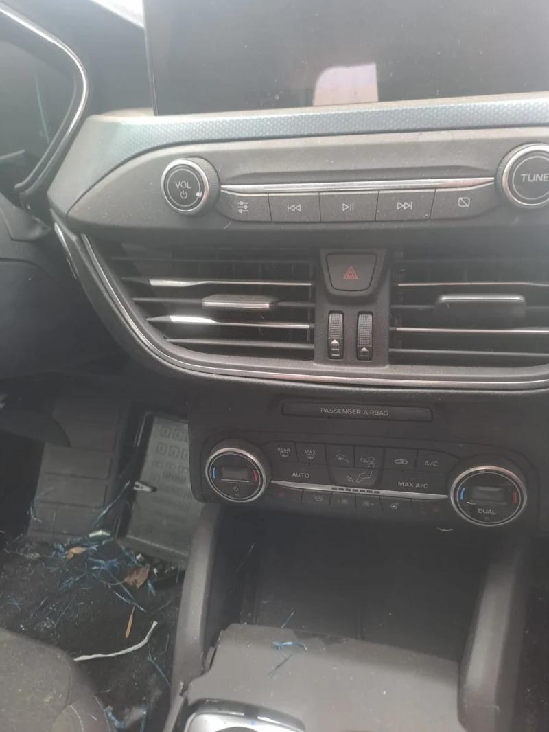 Ford Focus 1.0i, снимка 14 - Автомобили и джипове - 52089050