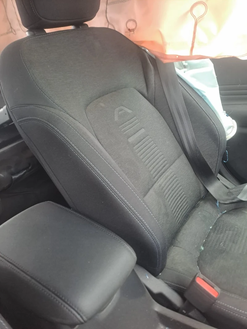 Ford Focus 1.0i, снимка 16 - Автомобили и джипове - 52089050