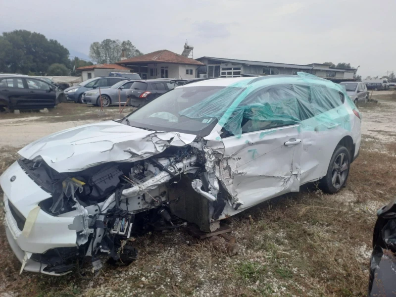 Ford Focus 1.0i, снимка 9 - Автомобили и джипове - 52089050