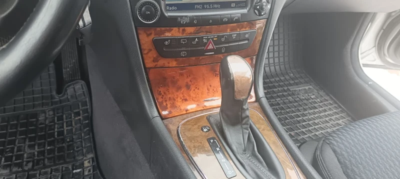 Mercedes-Benz E 320, снимка 14 - Автомобили и джипове - 53354152