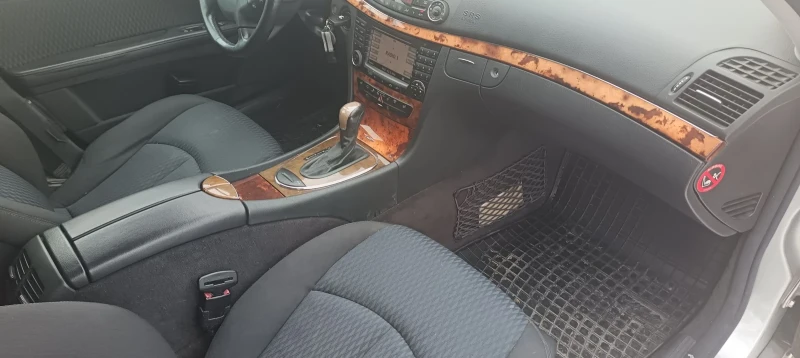 Mercedes-Benz E 320, снимка 17 - Автомобили и джипове - 53354152