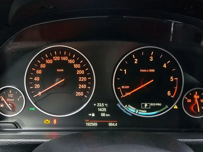 BMW 320 d Ed Edition, снимка 13 - Автомобили и джипове - 53030708