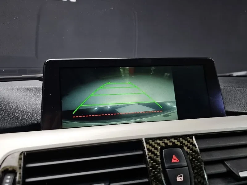 BMW 320 d Ed Edition, снимка 14 - Автомобили и джипове - 53030708